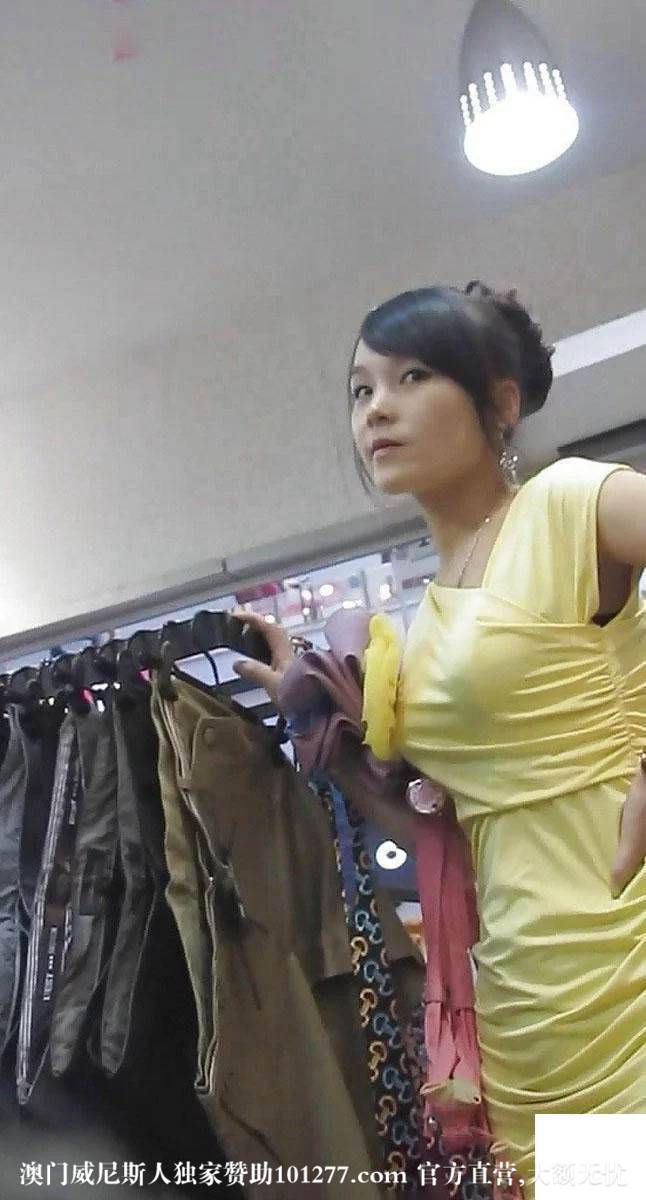 抄底逛商场的黄衣美女,白色小内内好诱惑【10P】
